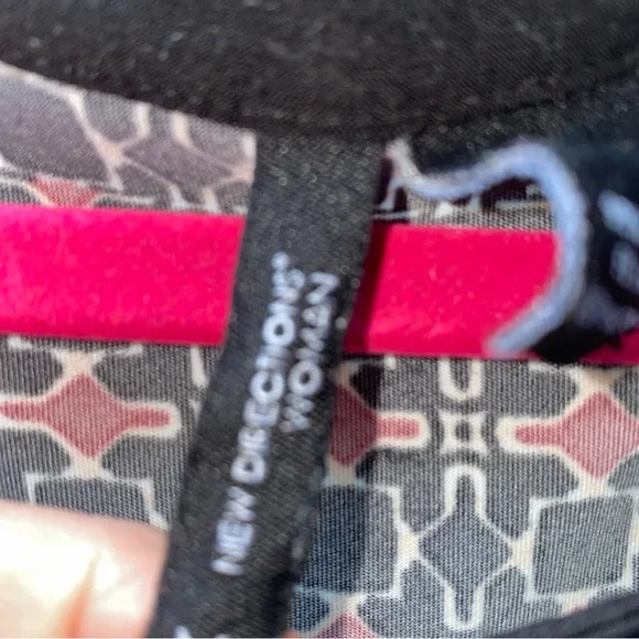 New Directions Geometric Patterned Women's Top - Black and Red Size 3X - Picture 4 of 7